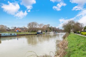 View of Fossdyke Canal- click for photo gallery